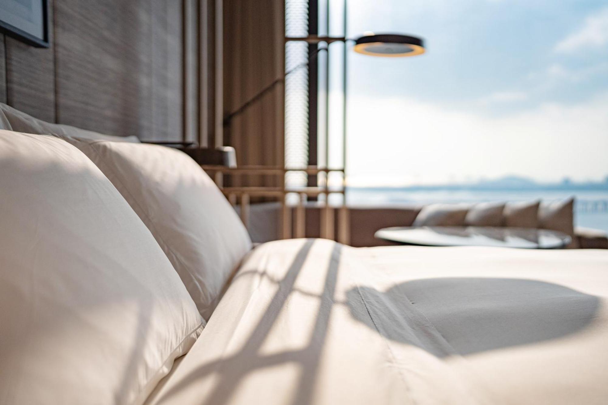 Conrad Shenzhen, The First Art Museum Hotel In Greater Bay Area With The Stunning Bay And Sunset View In The Hotel Terrace Exterior foto